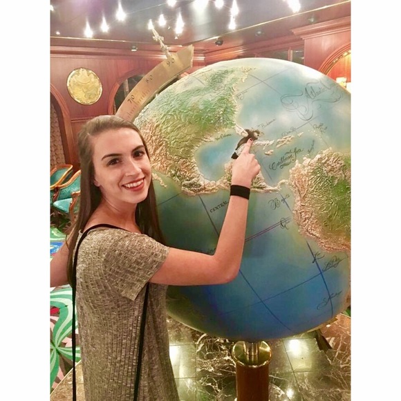 Meet your Posher, Beth - Picture 4 of 4